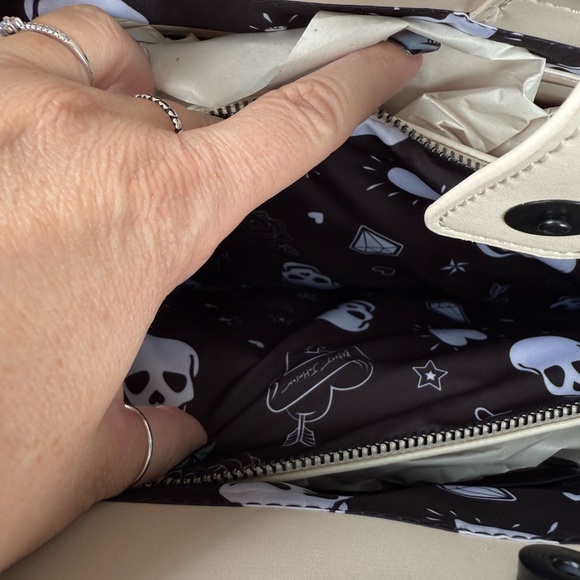 Betsey Johnson cream Halloween embossed Skull tote w Skull Keychain 2024 - Picture 11 of 14
